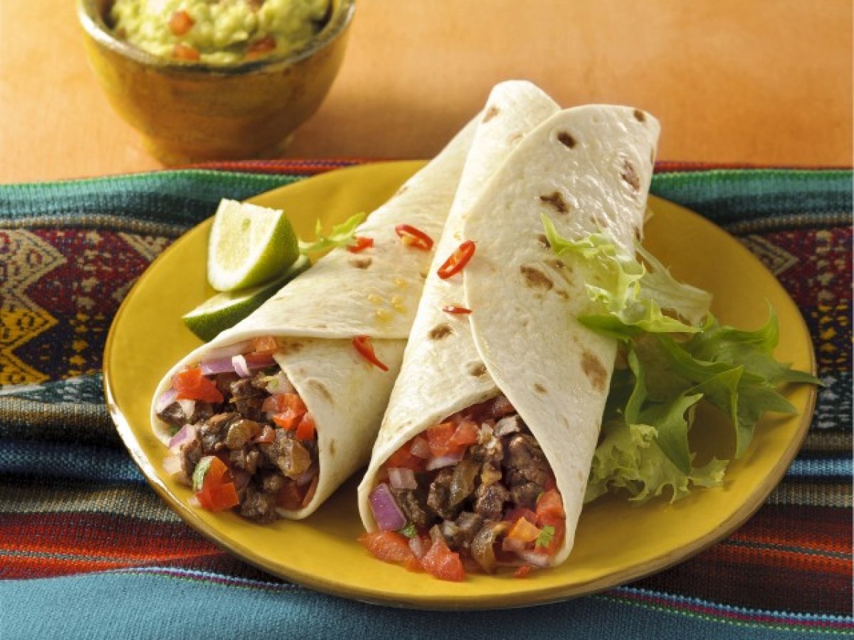 Burritos di manzo con salsa tomato