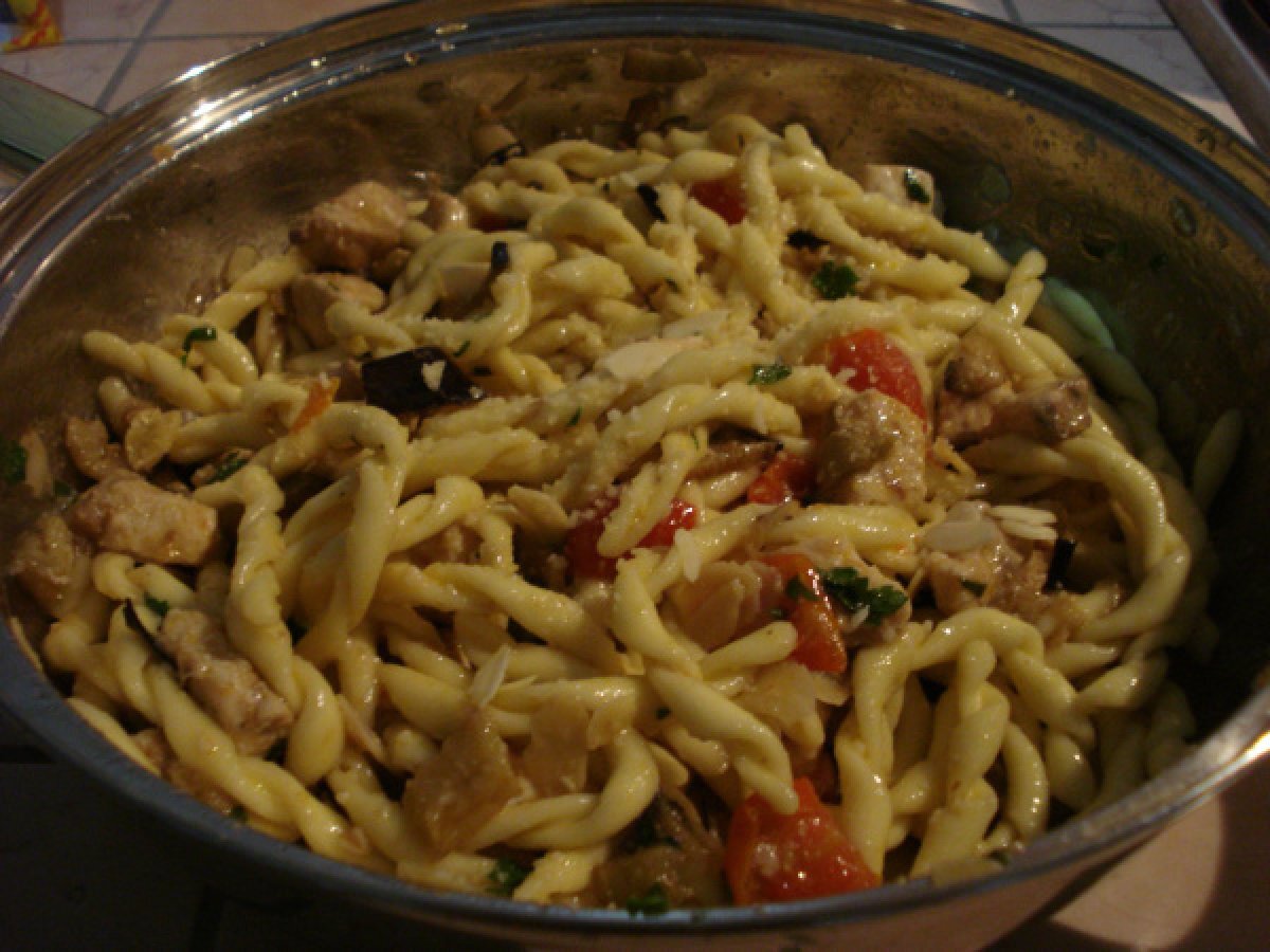 Busiata siciliana spada, melanzane e pecorino