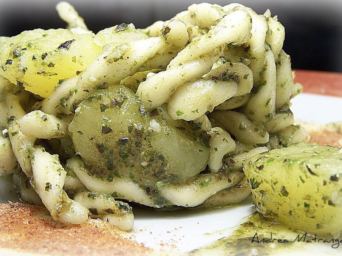 Busiate con pesto e bottarga