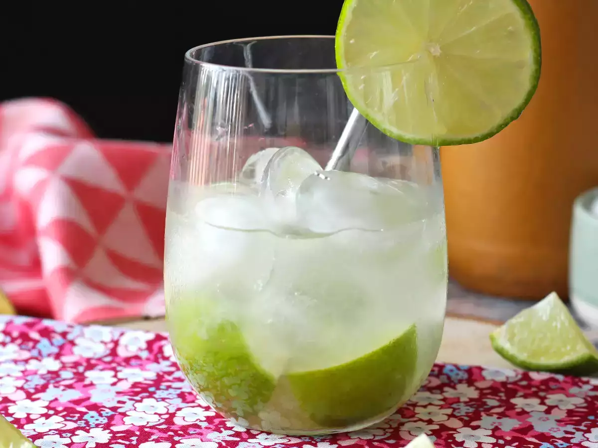 Caipirinha brasiliana: il cocktail fresco e facile da preparare (senza shaker!)