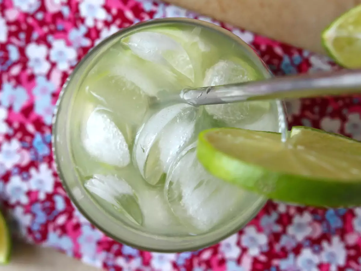 Caipirinha brasiliana: il cocktail fresco e facile da preparare (senza shaker!) - foto 3