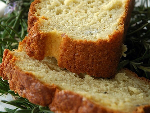 CAKE al GORGONZOLA, MIELE e ROSMARINO