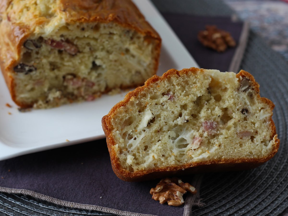 Cake salato con pancetta, formaggio caprino e noci - foto 5