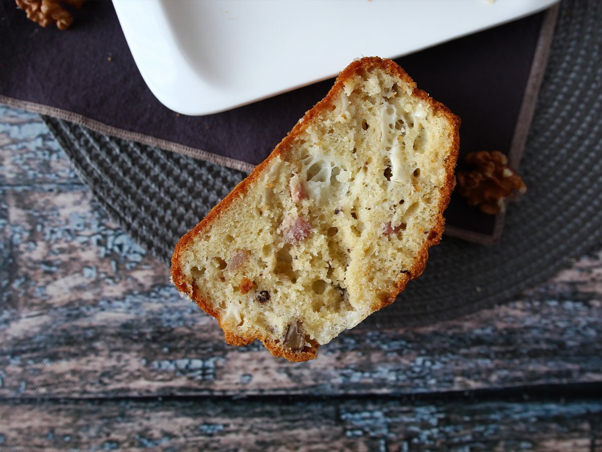 Cake salato con pancetta, formaggio caprino e noci - foto 6