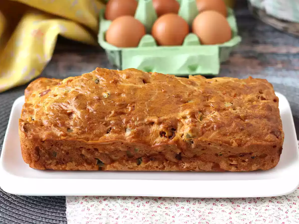 Cake salato con skyr, prosciutto cotto, olive e pomodori secchi - foto 2