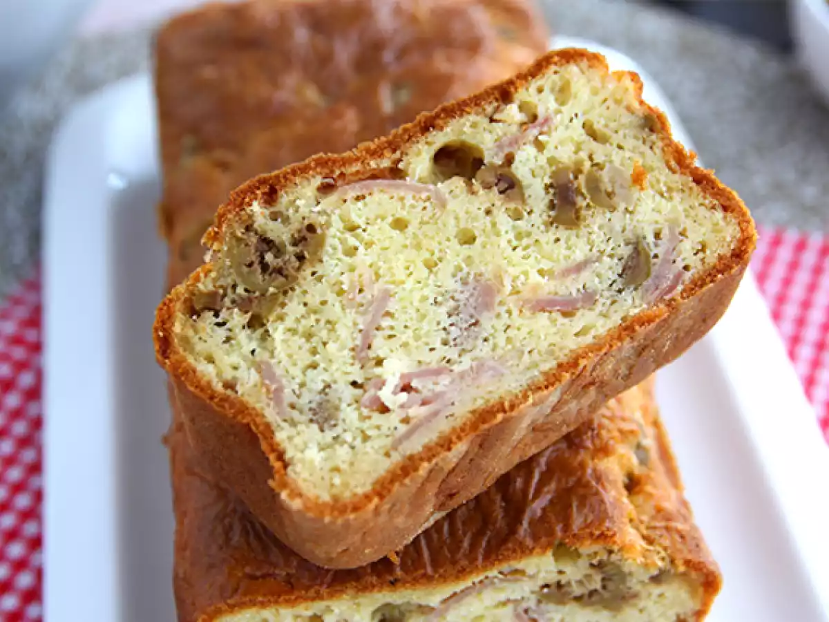 Cake salato: Prosciutto cotto, Emmental e olive verdi - foto 2