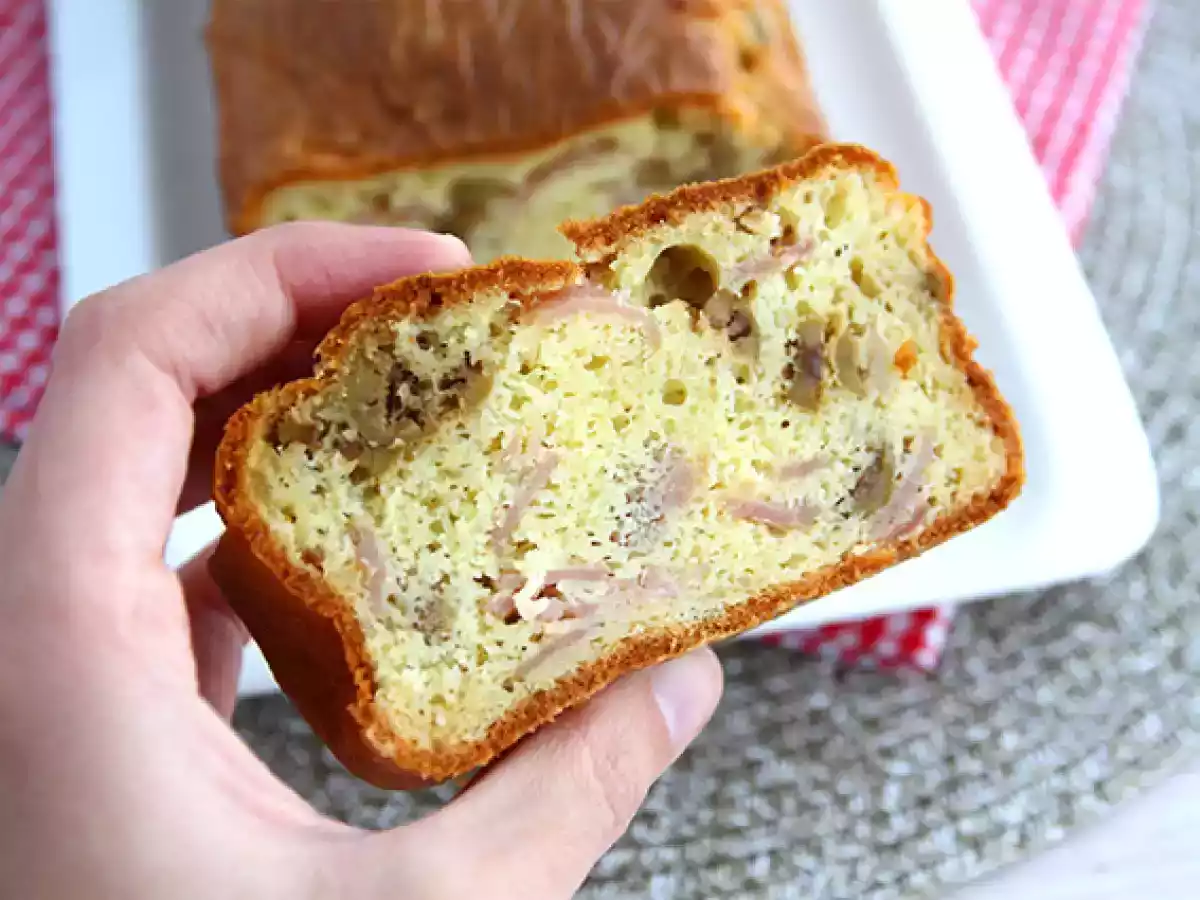 Cake salato: Prosciutto cotto, Emmental e olive verdi - foto 4