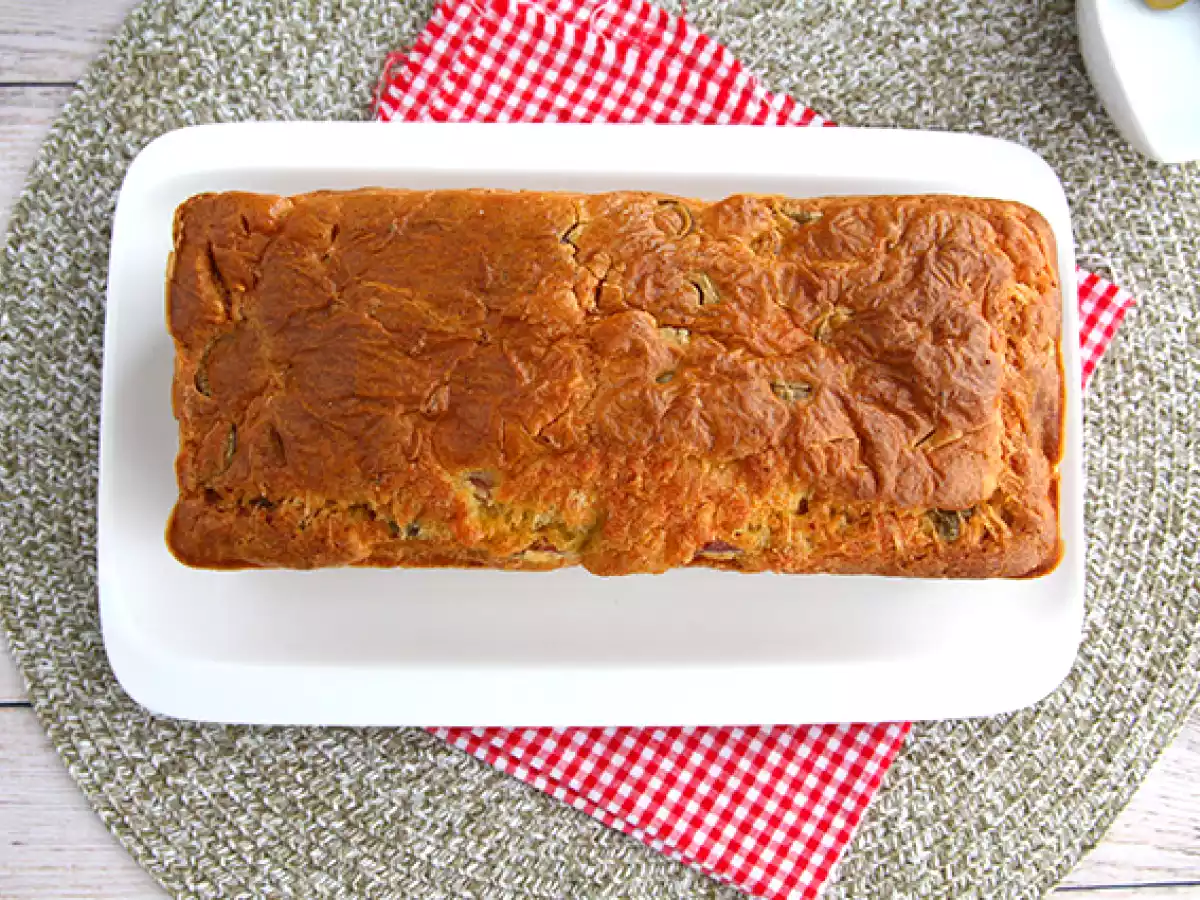 Cake salato: Prosciutto cotto, Emmental e olive verdi - foto 5