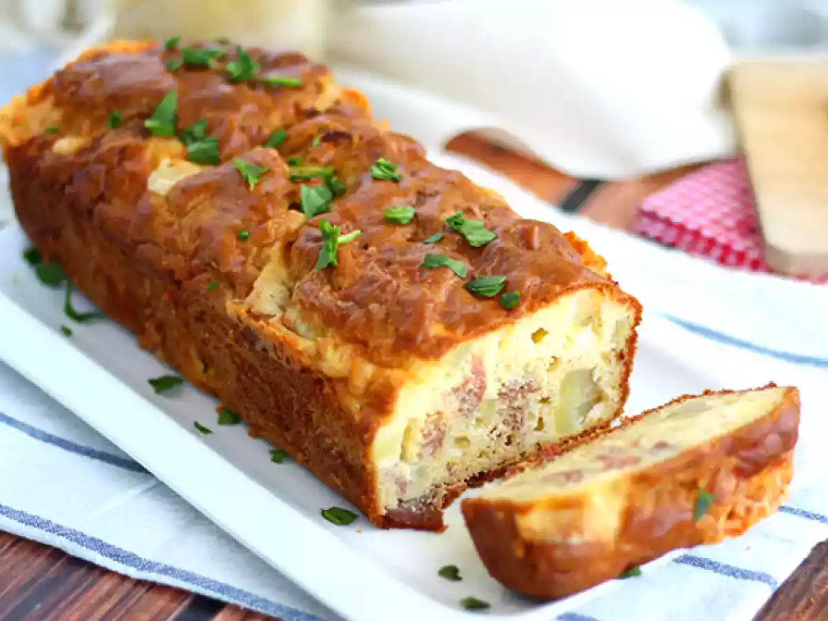 Cake salato: scamorza e prosciutto crudo