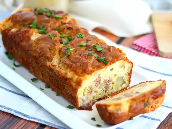 Ricetta Cake salato: scamorza e prosciutto crudo