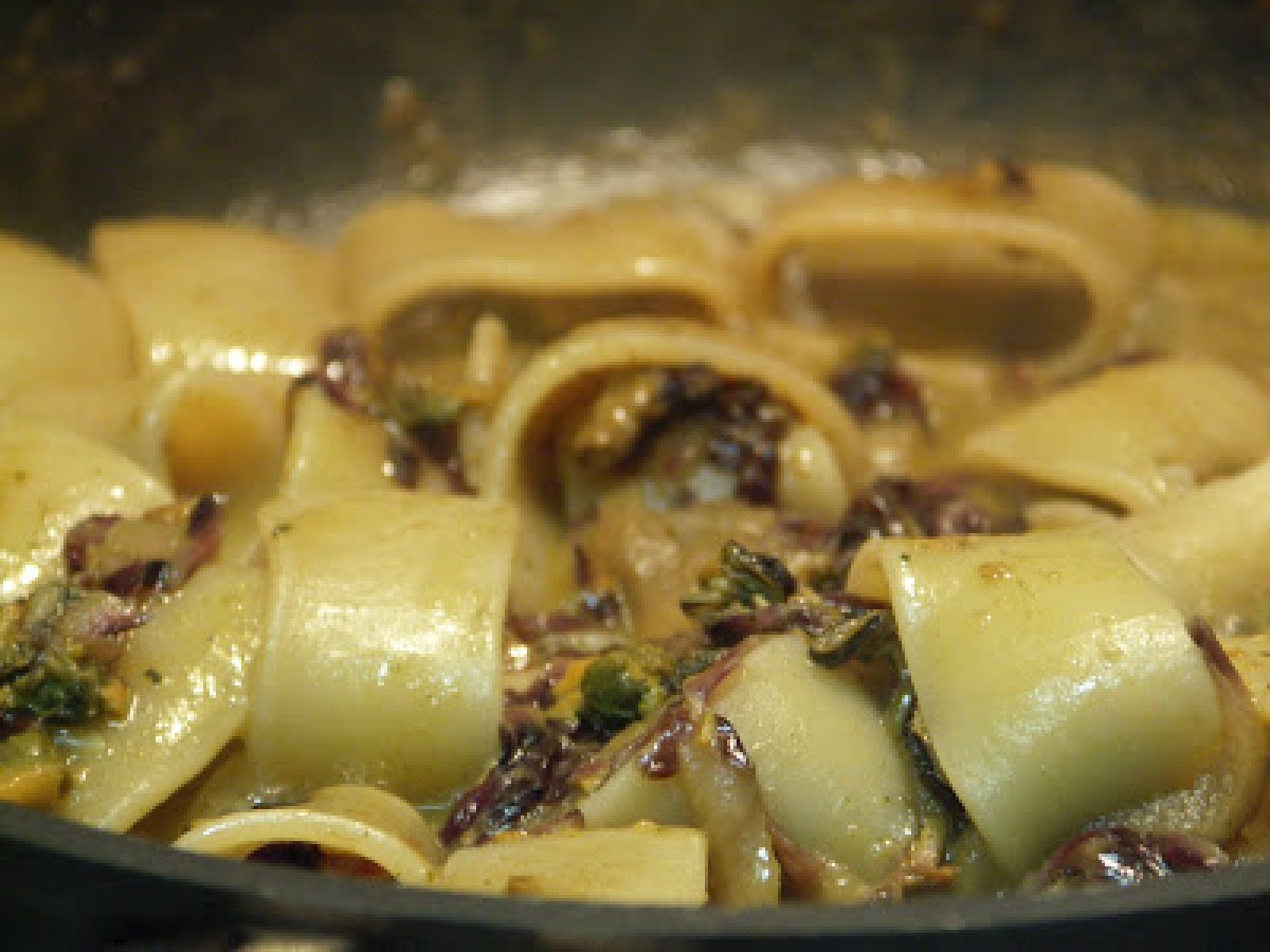 Calamarata ai muscoli (cozze), acciughe e radicchio trevisano - foto 2