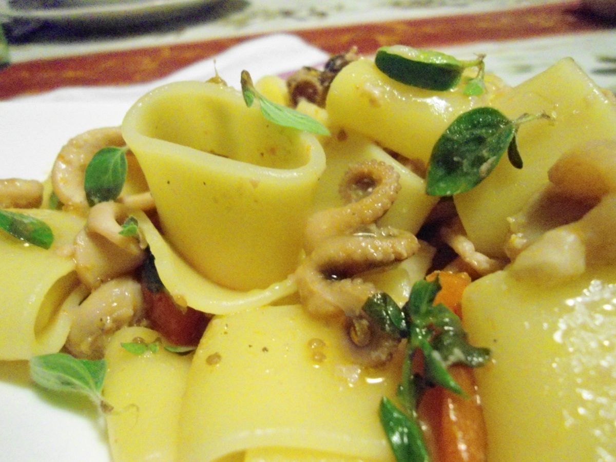 CALAMARATA CON CALAMARI E POLIPETTI