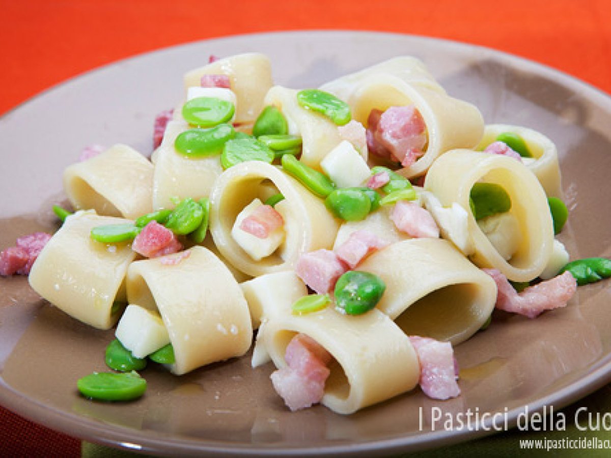 Calamarata con fave, pecorino e pancetta