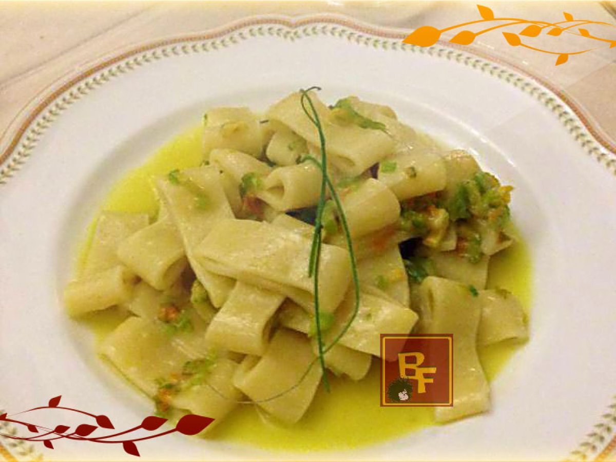 Calamarata con fiori di zucca e caciocavallo