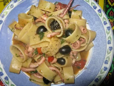 Calamarata con olive nere