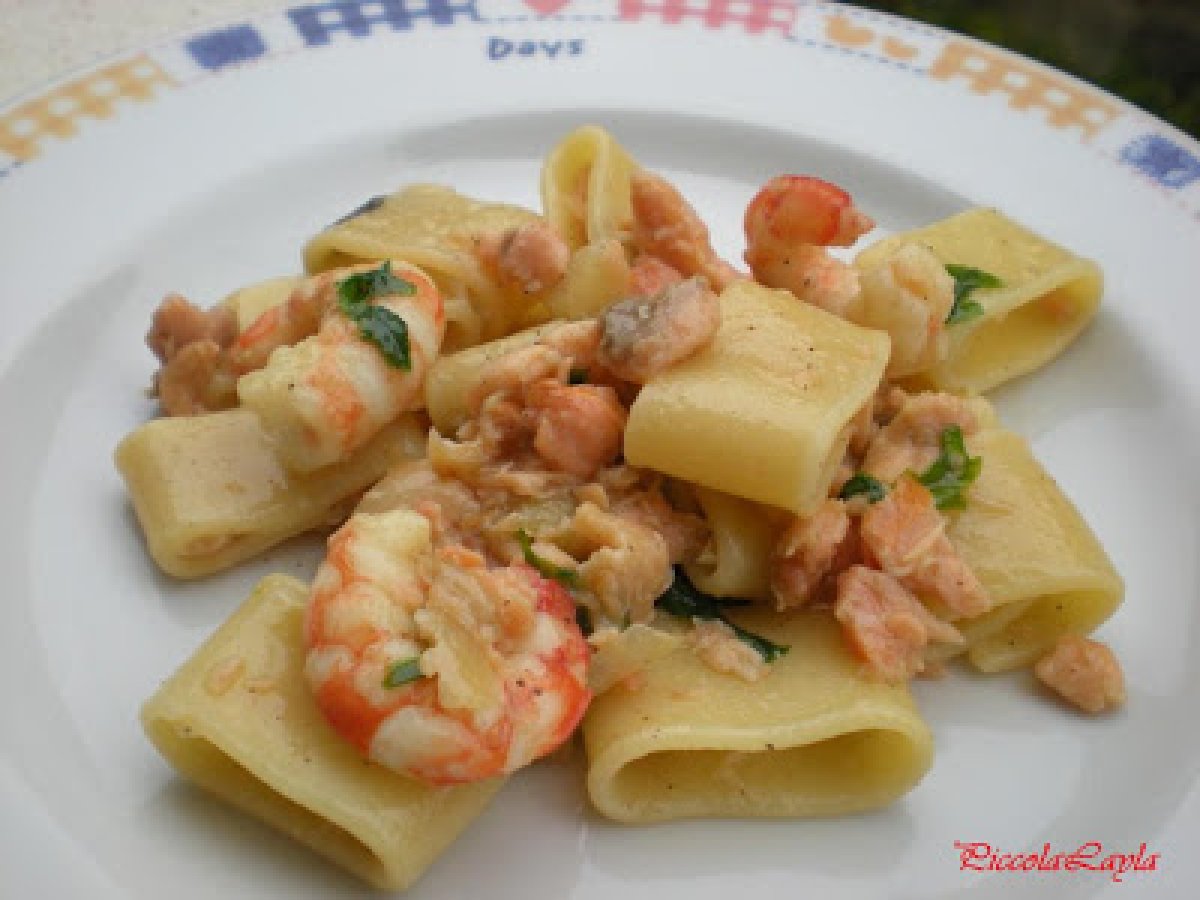 Calamarata con salmone e gamberoni al profumo d' estate Ricetta Petitchef