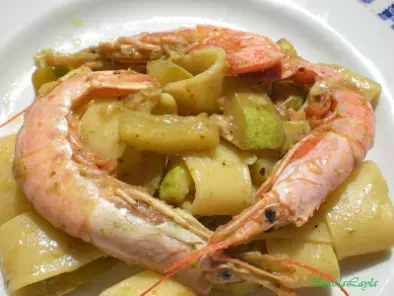 Calamarata con Zucchine Gamberoni e Pesto