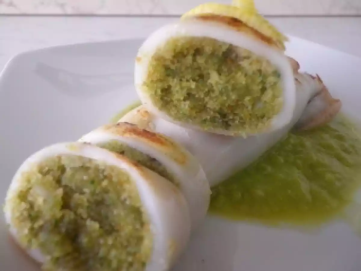 CALAMARI RIPIENI GRIGLIATI SU CREMA DI PISELLI E PREMIO - foto 2