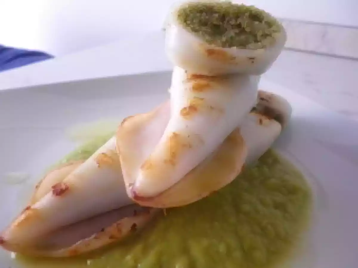 CALAMARI RIPIENI GRIGLIATI SU CREMA DI PISELLI E PREMIO - foto 8