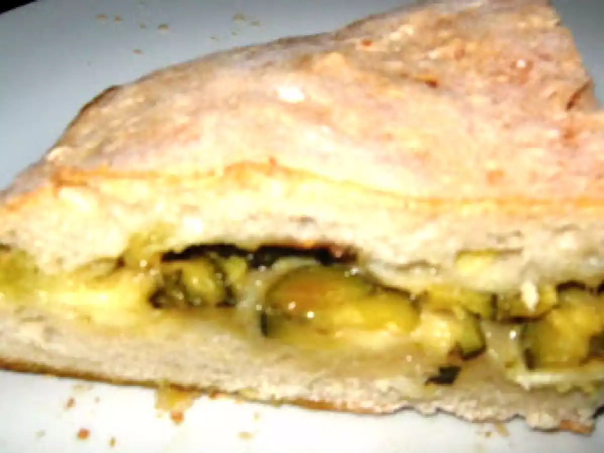 CALZONE CON PASTA MADRE FARCITO CON ZUCCHINE
