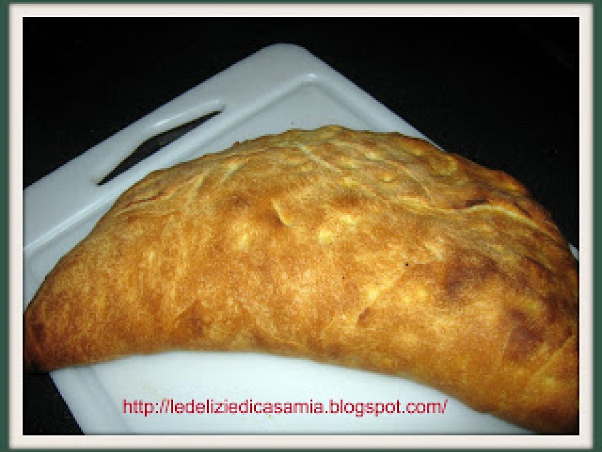 Calzone di sola semola rimacinata e farcita con tuma, spinaci - foto 2