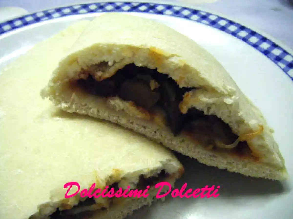 Calzone farcito con melanzane