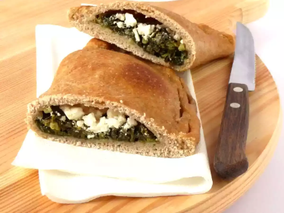 Calzoni al farro ripieni con feta e spinaci - foto 2