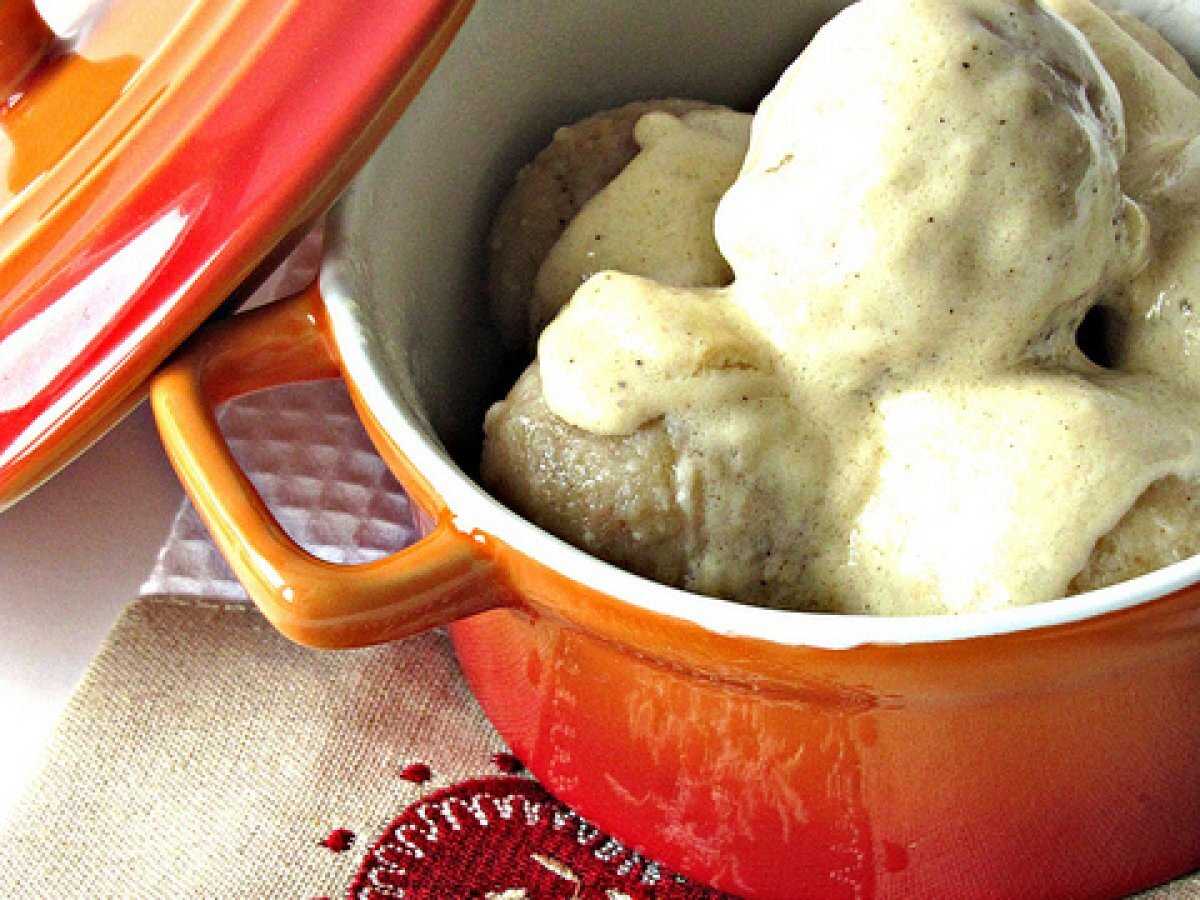 Canederli di Pane con Fonduta di Mascarpone e Fontina di Capra