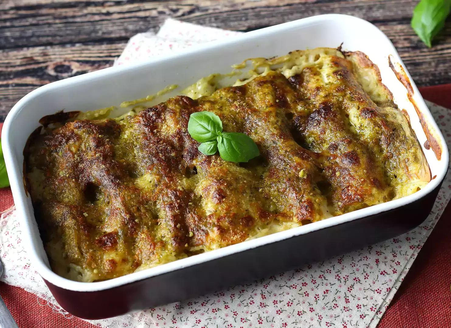Cannelloni al pesto cremosi e gratinati: la ricetta facile e gustosa