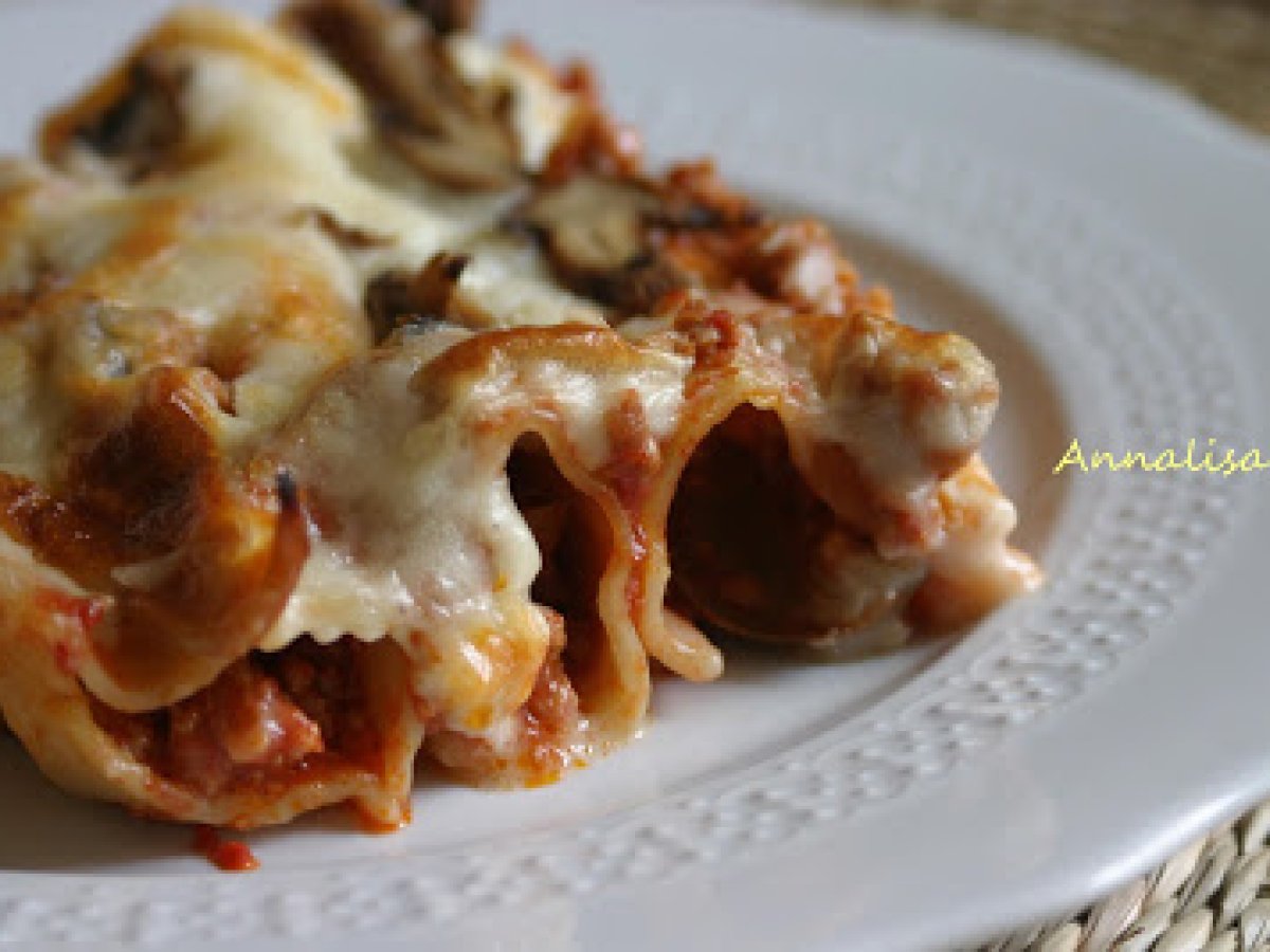 CANNELLONI CON RAGU' DI CARNE E FUNGHI