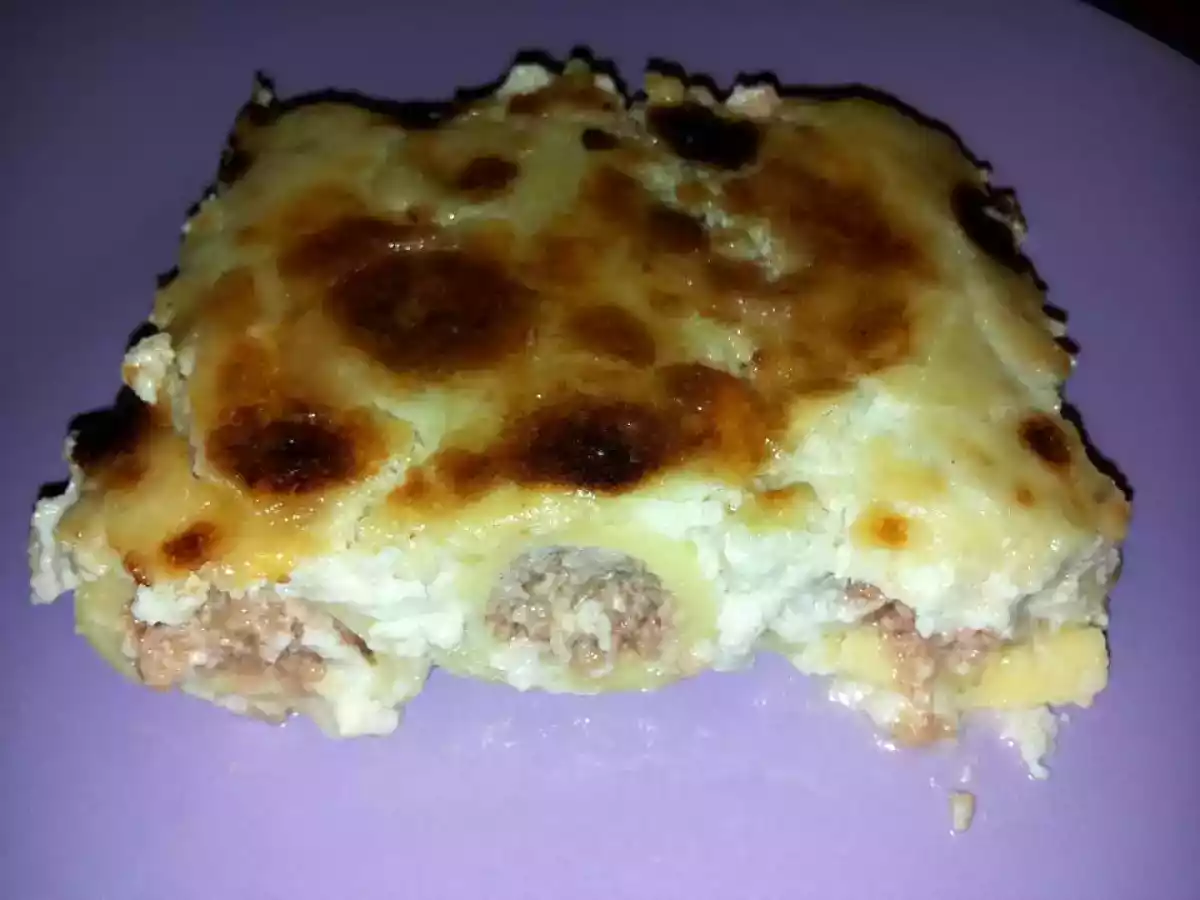 Cannelloni di carne con salsa ai formaggi