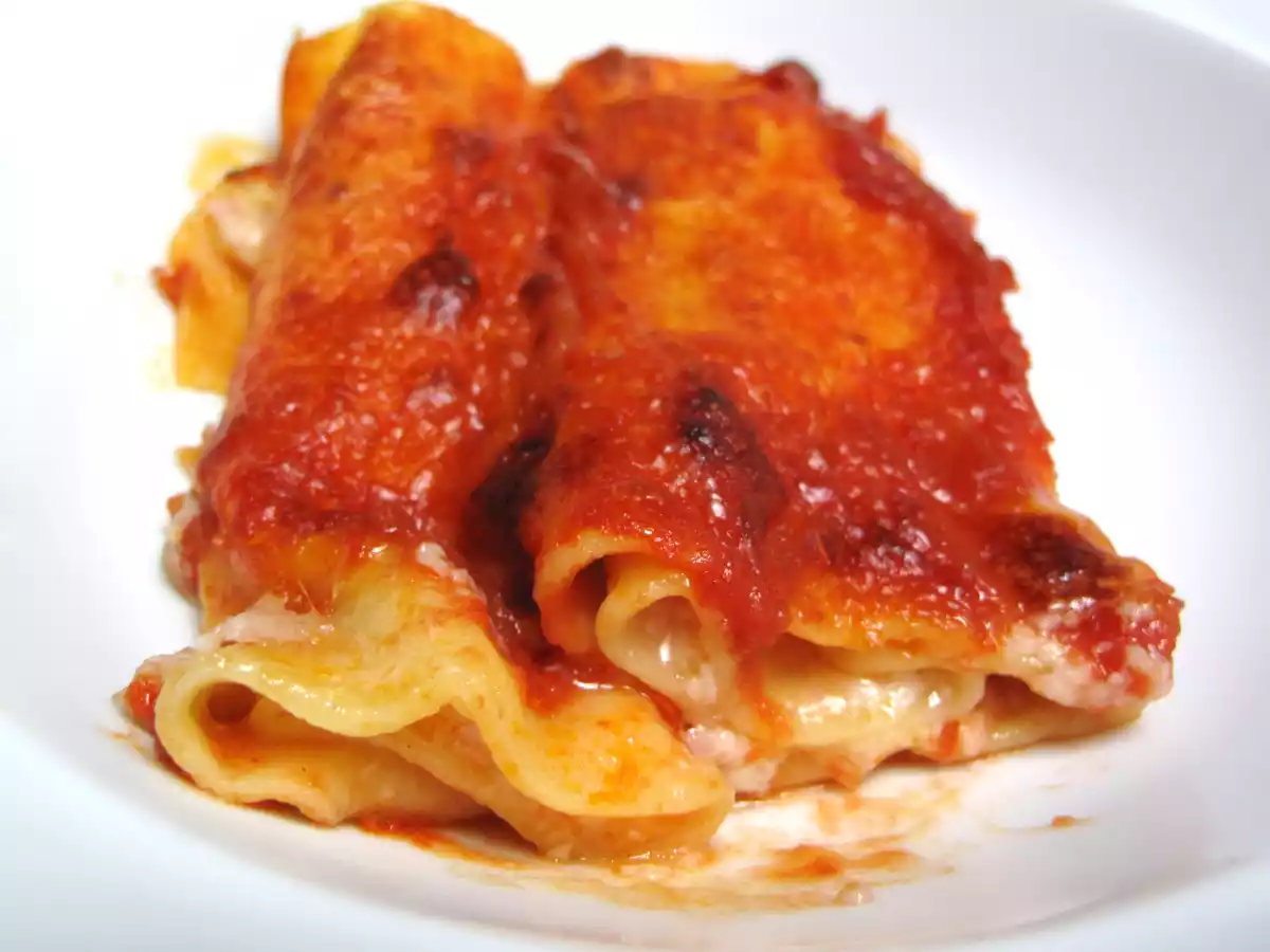 Cannelloni di prosciutto cotto, fontina e besciamella