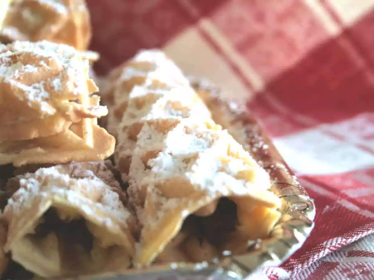 Cannoli di neole al cioccolato. - foto 2