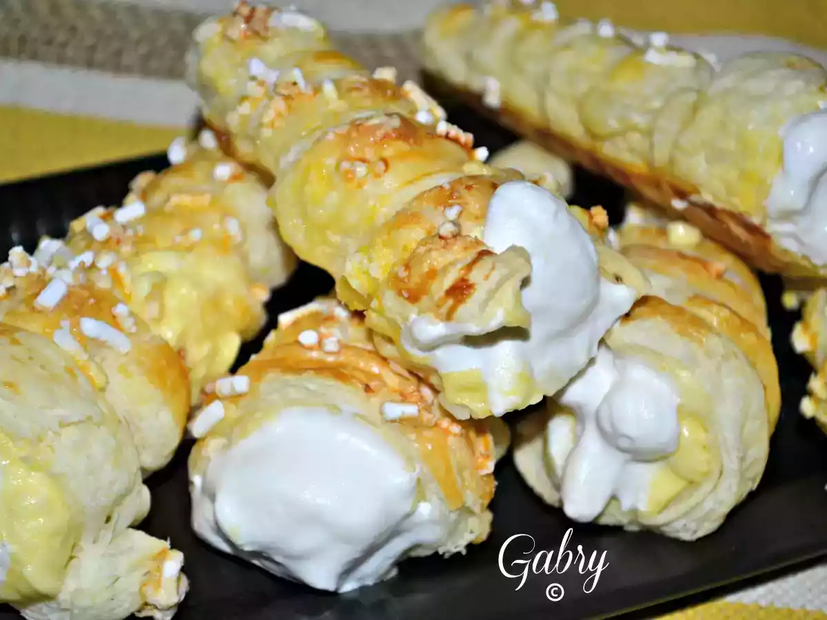 Cannoli di pasta sfoglia con lemon curd e panna montata - foto 3