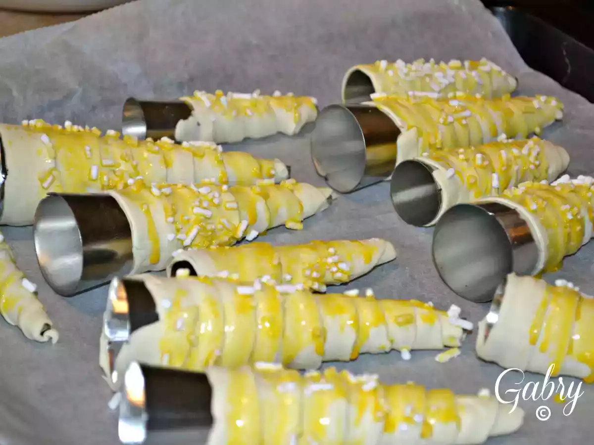 Cannoli di pasta sfoglia con lemon curd e panna montata - foto 5