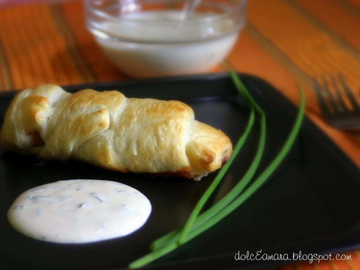 CANNOLI DI SALMONE CON SALSA ALLO YOGURT