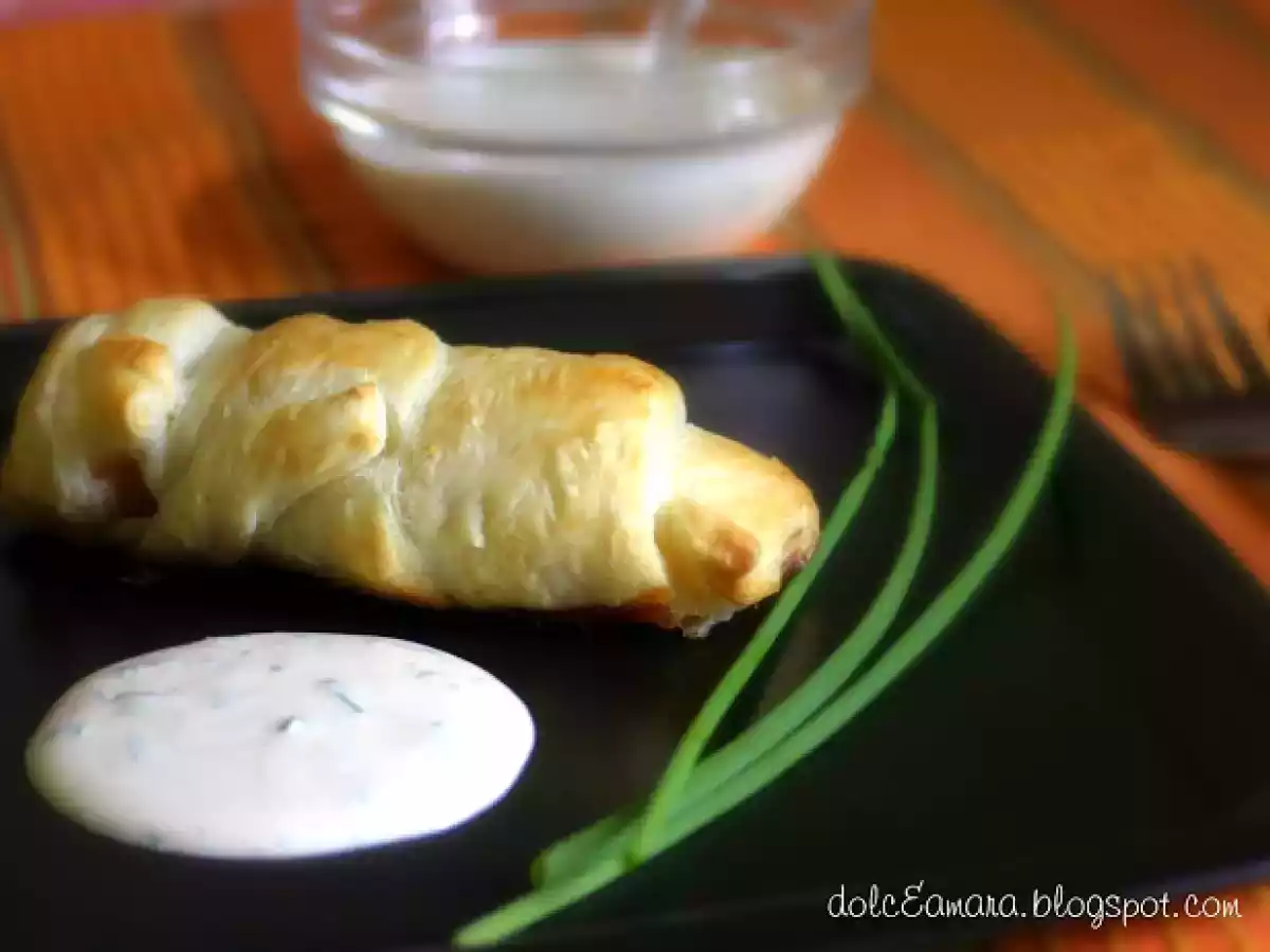 CANNOLI DI SALMONE CON SALSA ALLO YOGURT