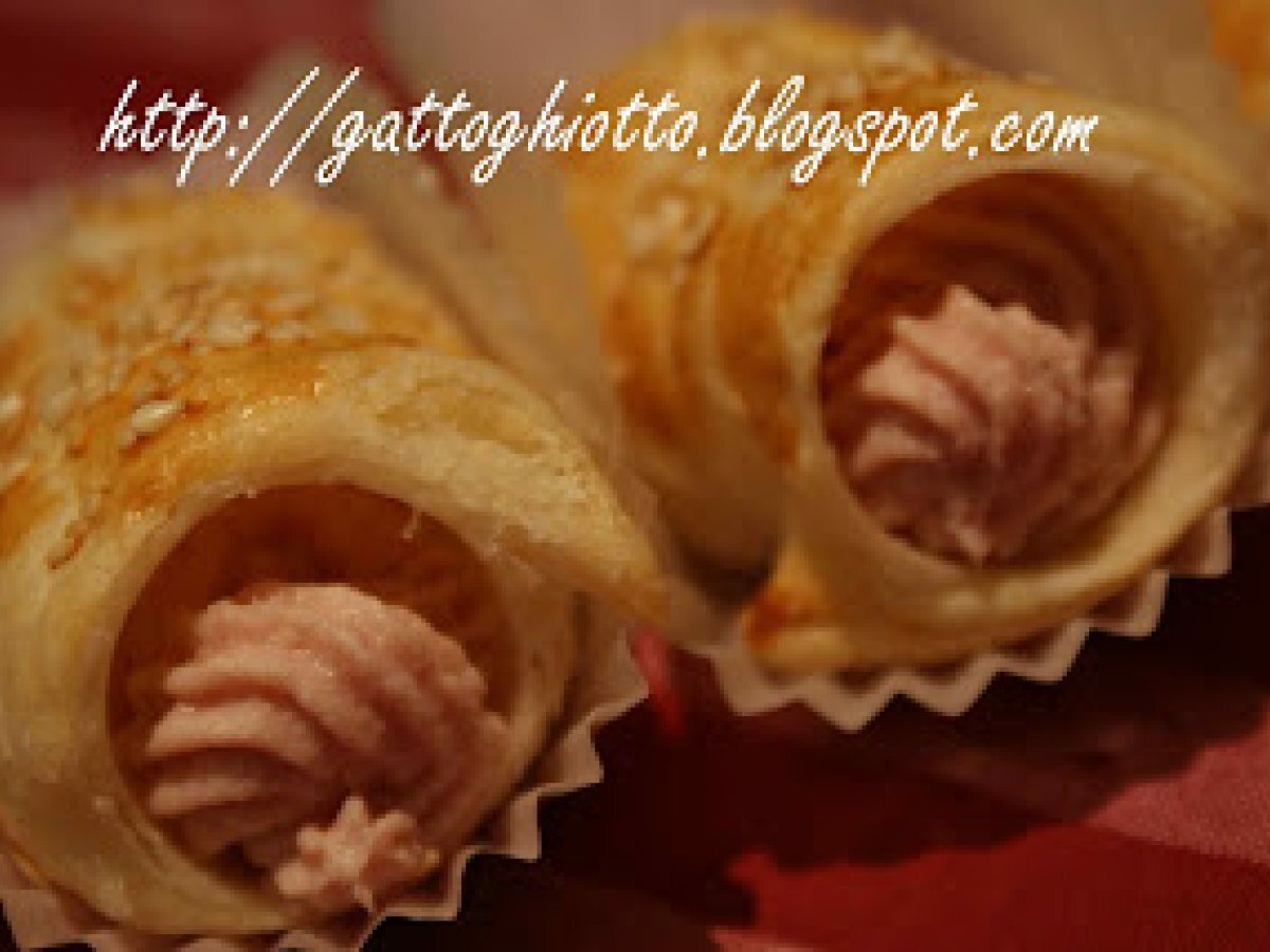 Cannoncini alla mousse di prosciutto