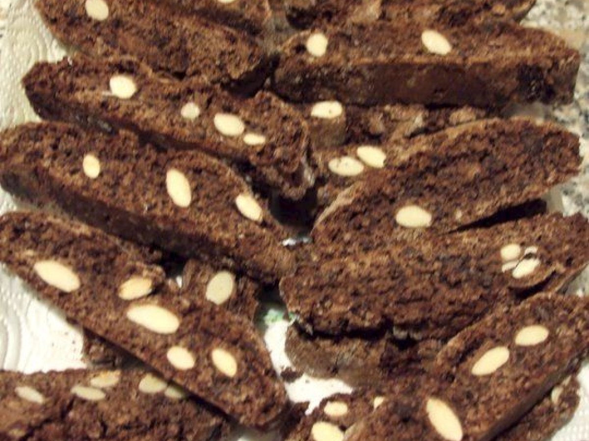 Cantucci al cioccolato e mandorle
