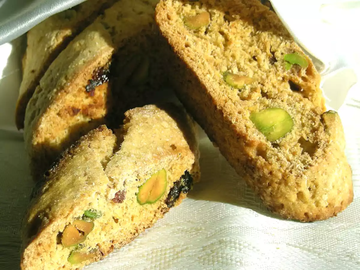 Cantucci con pistacchi ed uvetta secca