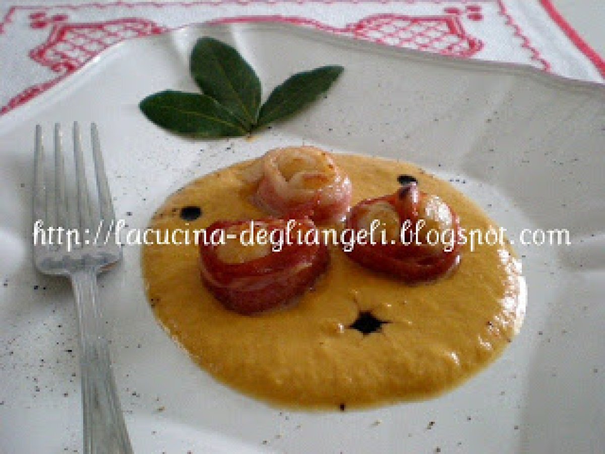 Capesante affumicate su crema di zucca con il suo corallo - foto 2