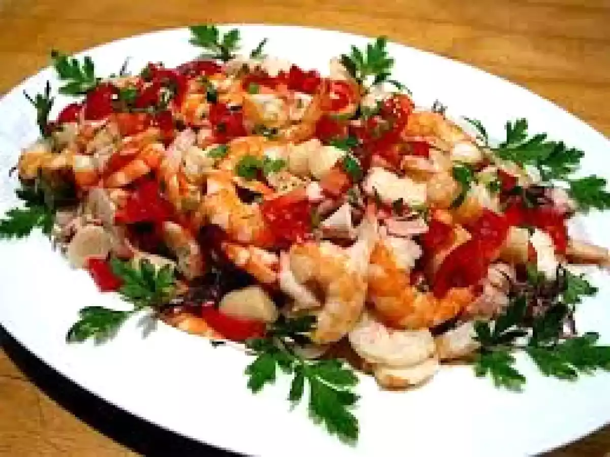 Caponata con scampi, gamberi e polipetti