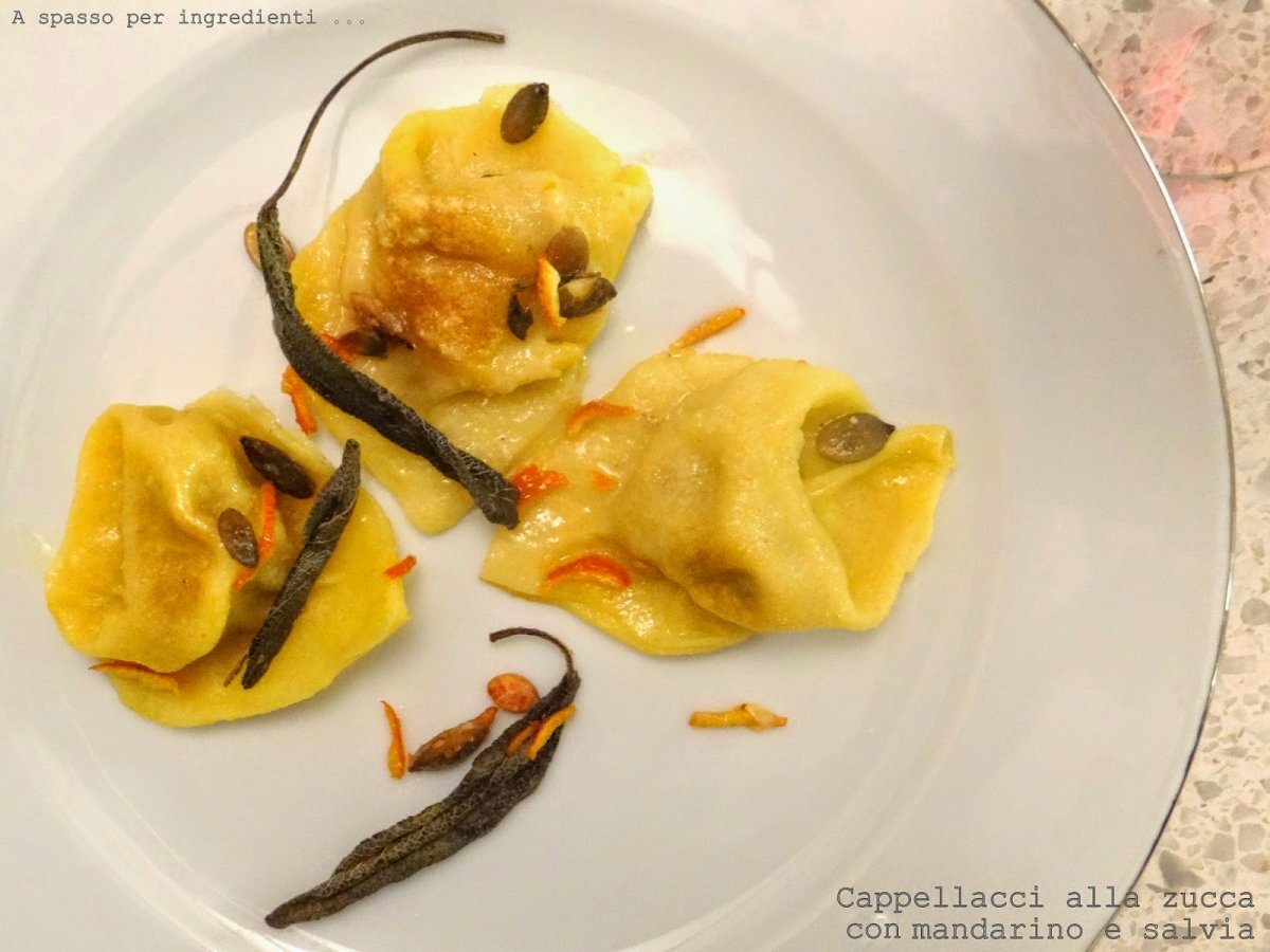 Cappellacci alla zucca con mandarino e salvia