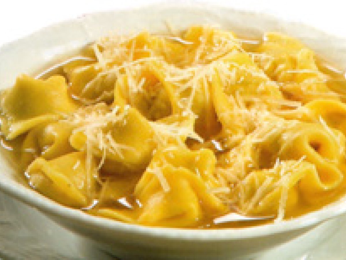 Cappelletti di carne in brodo