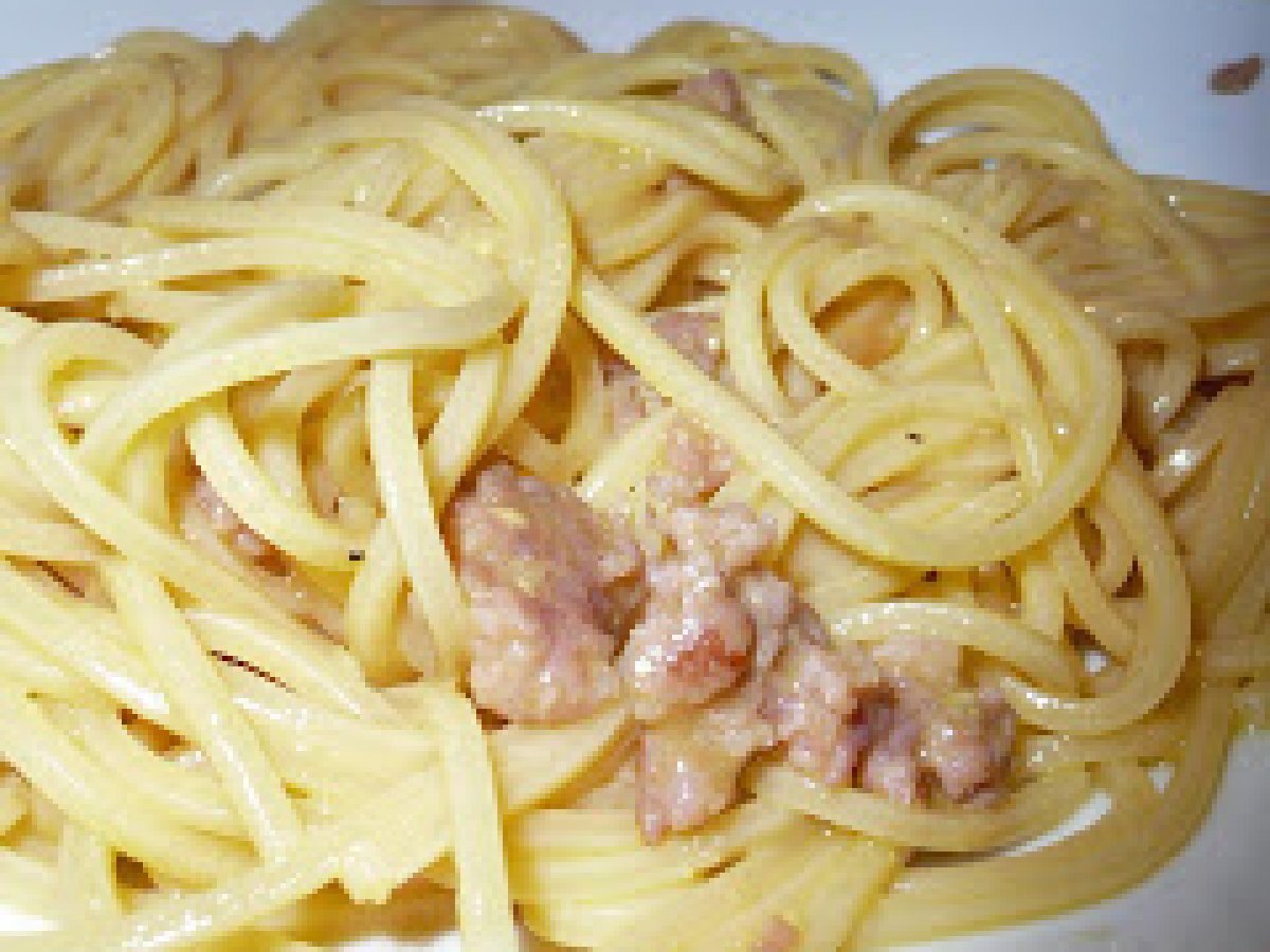 CARBONARA CON SALSICCIA