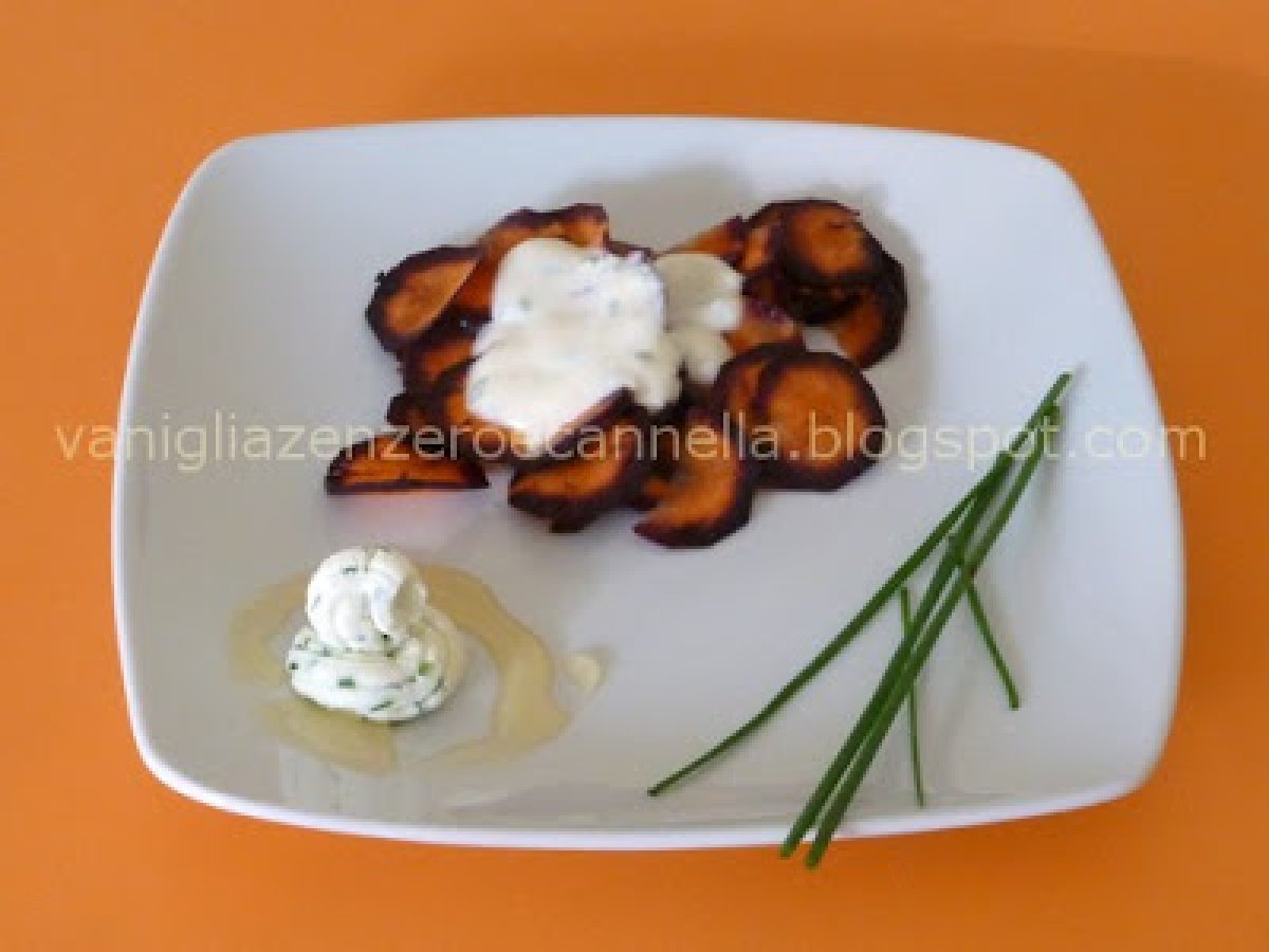 Carote viola con salsa di caprino e miele