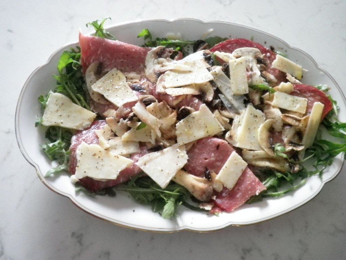 Carpaccio con il Golfetta (con rucola, funghi, parmigiano a scaglie) - foto 2