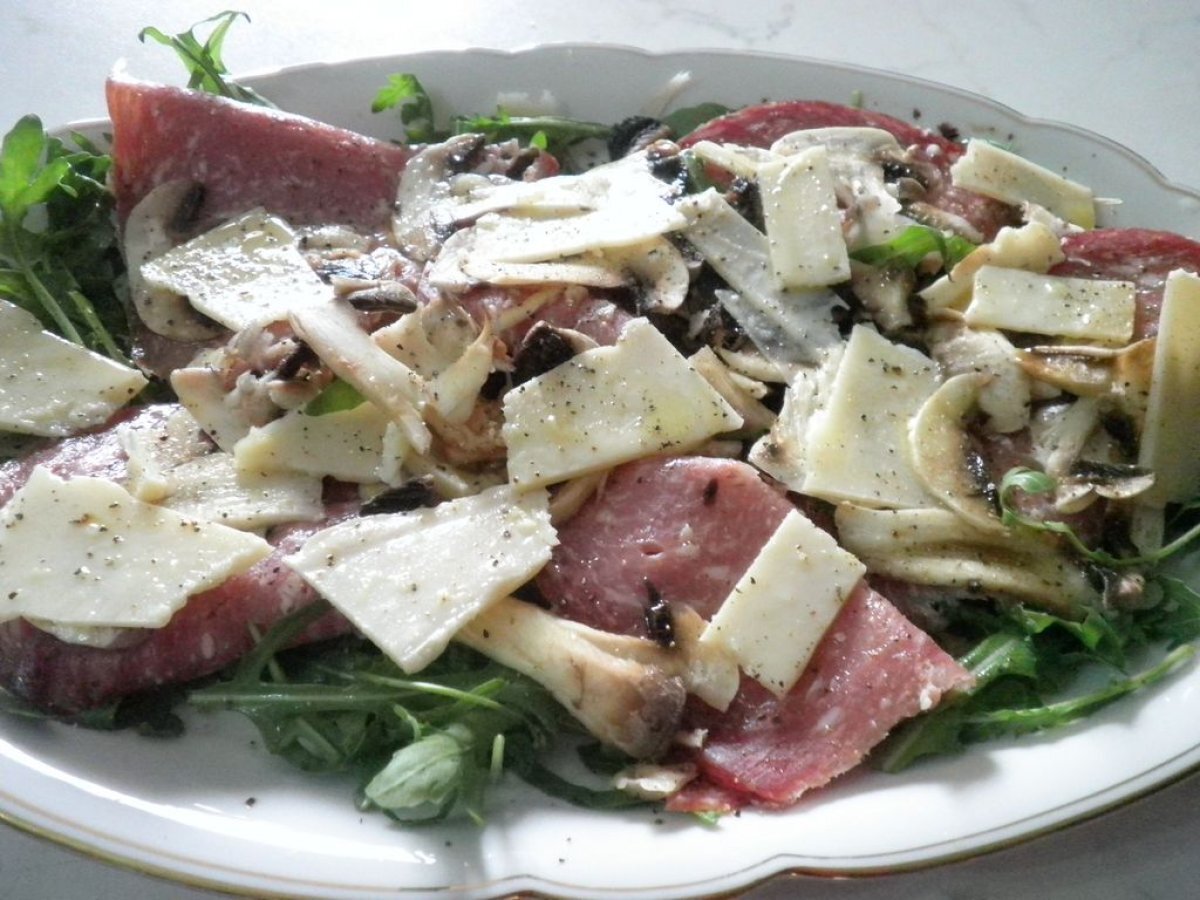 Carpaccio con il Golfetta (con rucola, funghi, parmigiano a scaglie) - foto 3