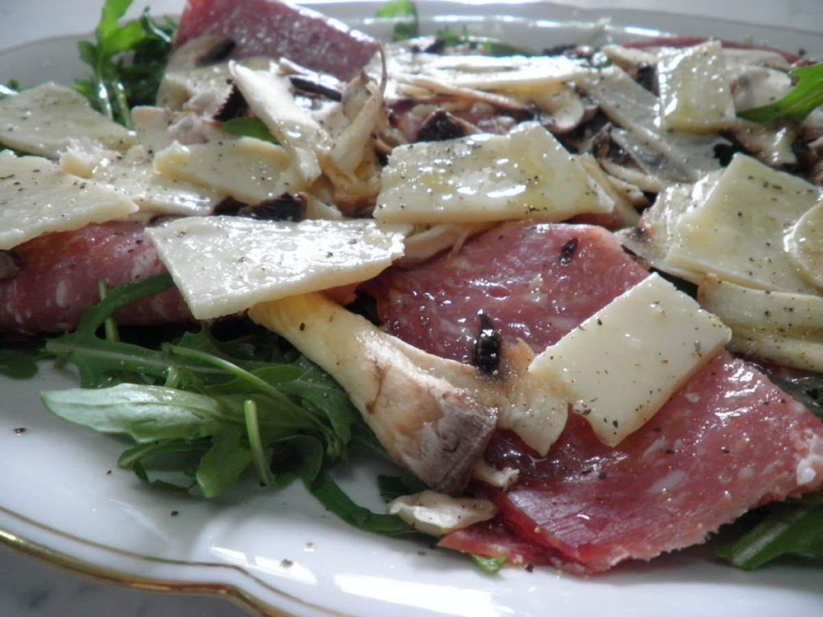 Carpaccio con il Golfetta (con rucola, funghi, parmigiano a scaglie) - foto 4