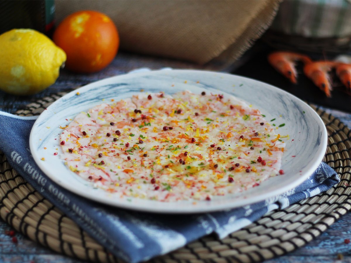 Carpaccio di gamberi, un antipasto fresco ed elegante